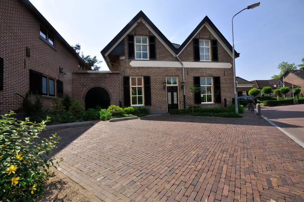 Villa Veertien Dieren Bagian luar foto